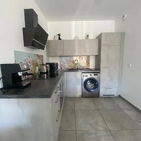Apartment T2 De Standing Avec Parking A 250 Metres De La Plage, Route Des Sanguinaires, Ajaccio *